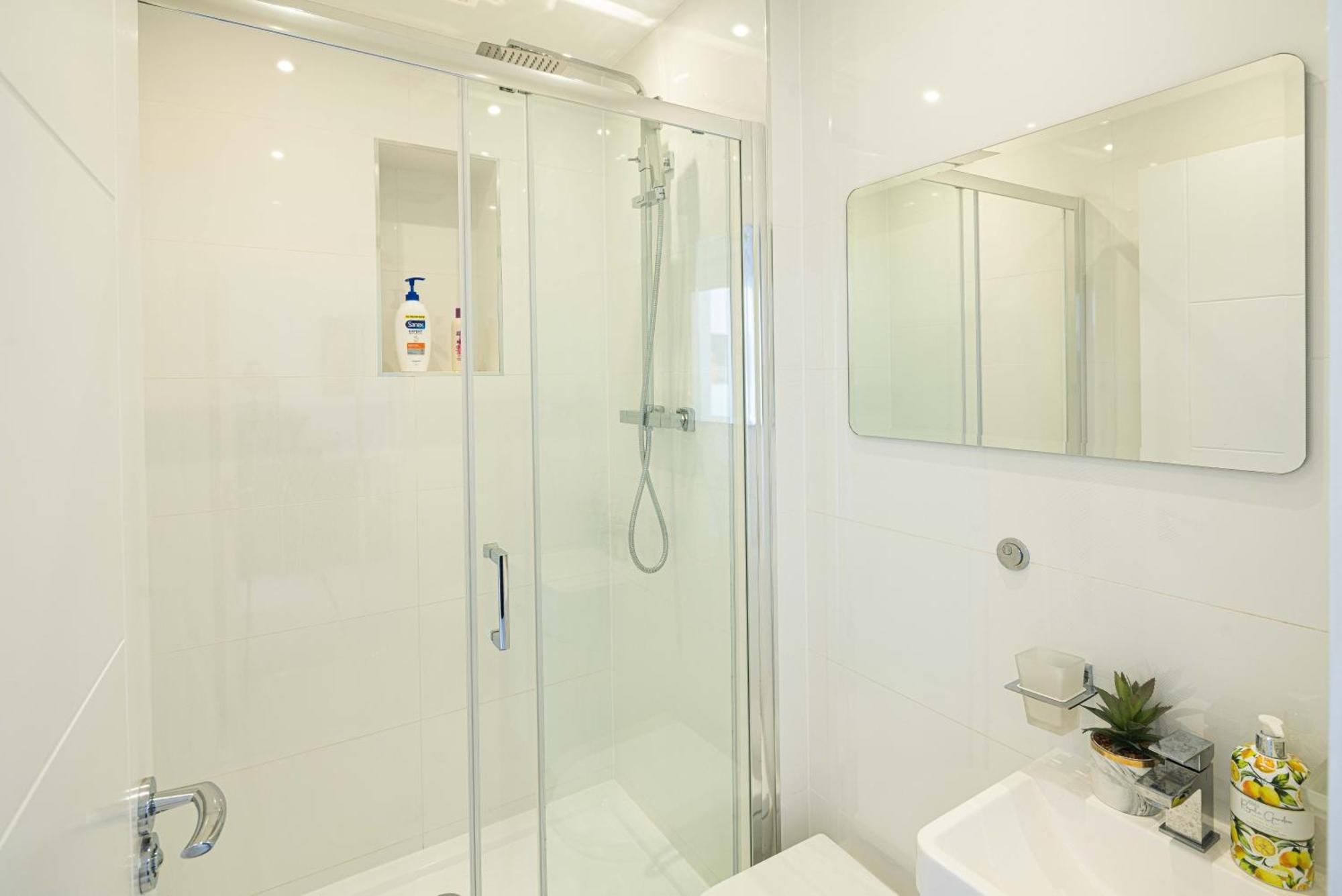 Charming Newly Refurb 2-Bed 2-Bath Whole Apartment Near Hyde Park & Kensington, Prime Paddington Location Zone 1 ロンドン エクステリア 写真