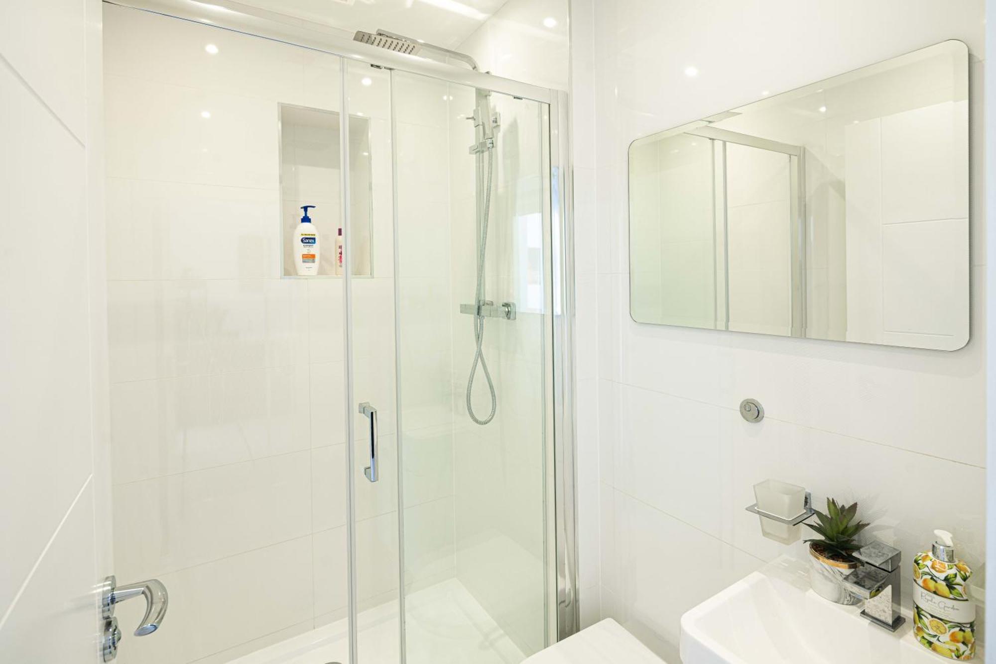 Charming Newly Refurb 2-Bed 2-Bath Whole Apartment Near Hyde Park & Kensington, Prime Paddington Location Zone 1 ロンドン エクステリア 写真